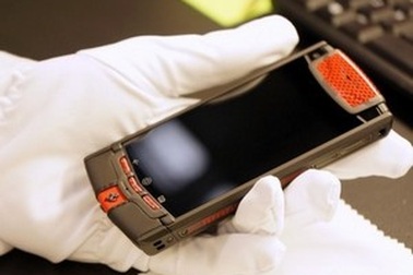 Bên trong nhà máy sản xuất siêu di động của Vertu