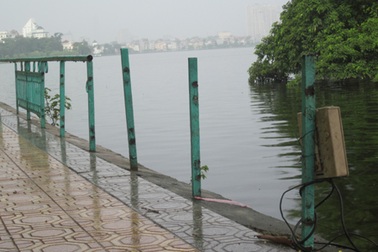 Kẻ trộm hoành hành lan can Hồ Tây