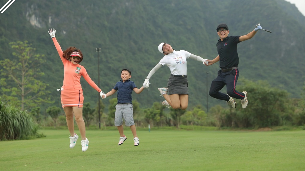 Huấn luyện viên nói về góc khuất gái trẻ chơi golf săn đại gia - 3 Huấn luyện viên nói về góc khuất gái trẻ chơi golf săn đại gia - 3