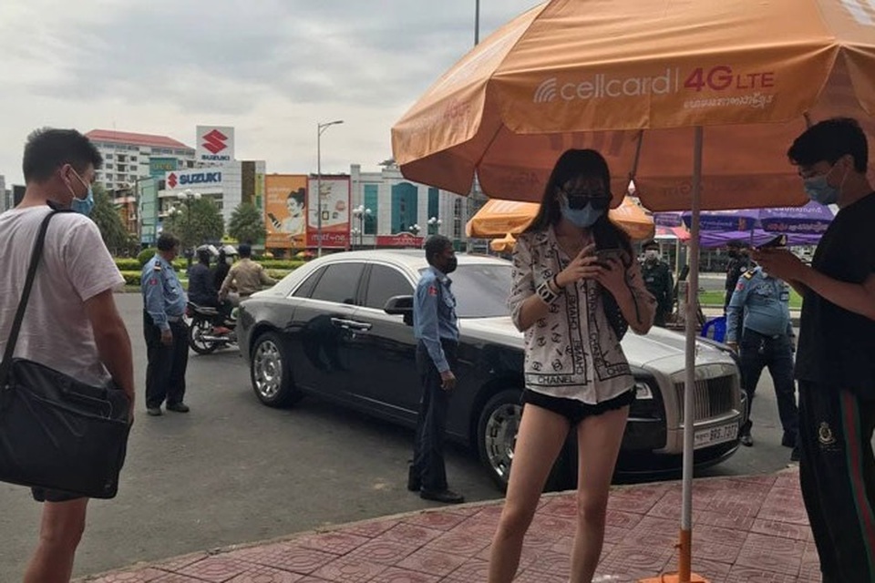 Campuchia bắt giữ sĩ quan chở 3 người Trung Quốc vi phạm lệnh phong tỏa - 1 Campuchia bắt giữ sĩ quan chở 3 người Trung Quốc vi phạm lệnh phong tỏa - 1