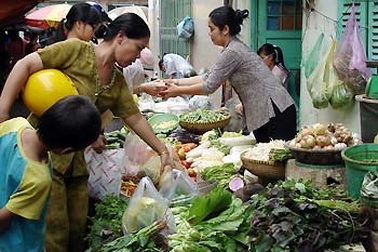 Lương tối thiểu dù tăng vẫn “lạc hậu” với mức sống