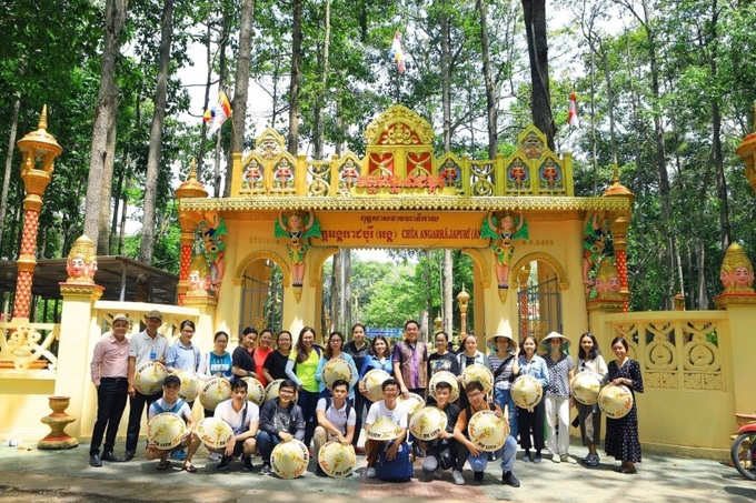 Những ngôi chùa mang đậm bản sắc của người Khmer thu hút nhiều du khách đến tham quan.
