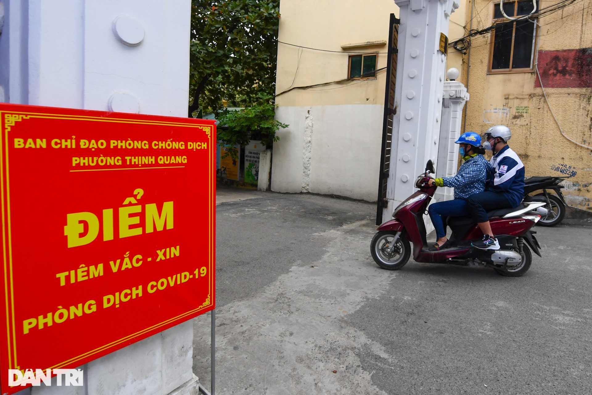 Hà Nội tiêm vaccine Covid-19 cho trẻ từ 15-17 tuổi, ưu tiên học sinh lớp 12 - 1 Hà Nội tiêm vaccine Covid-19 cho trẻ từ 15-17 tuổi, ưu tiên học sinh lớp 12 - 1