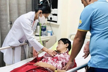 Nhiều người nhập viện vì tai nạn bất ngờ trên bàn ăn, ngoài đường