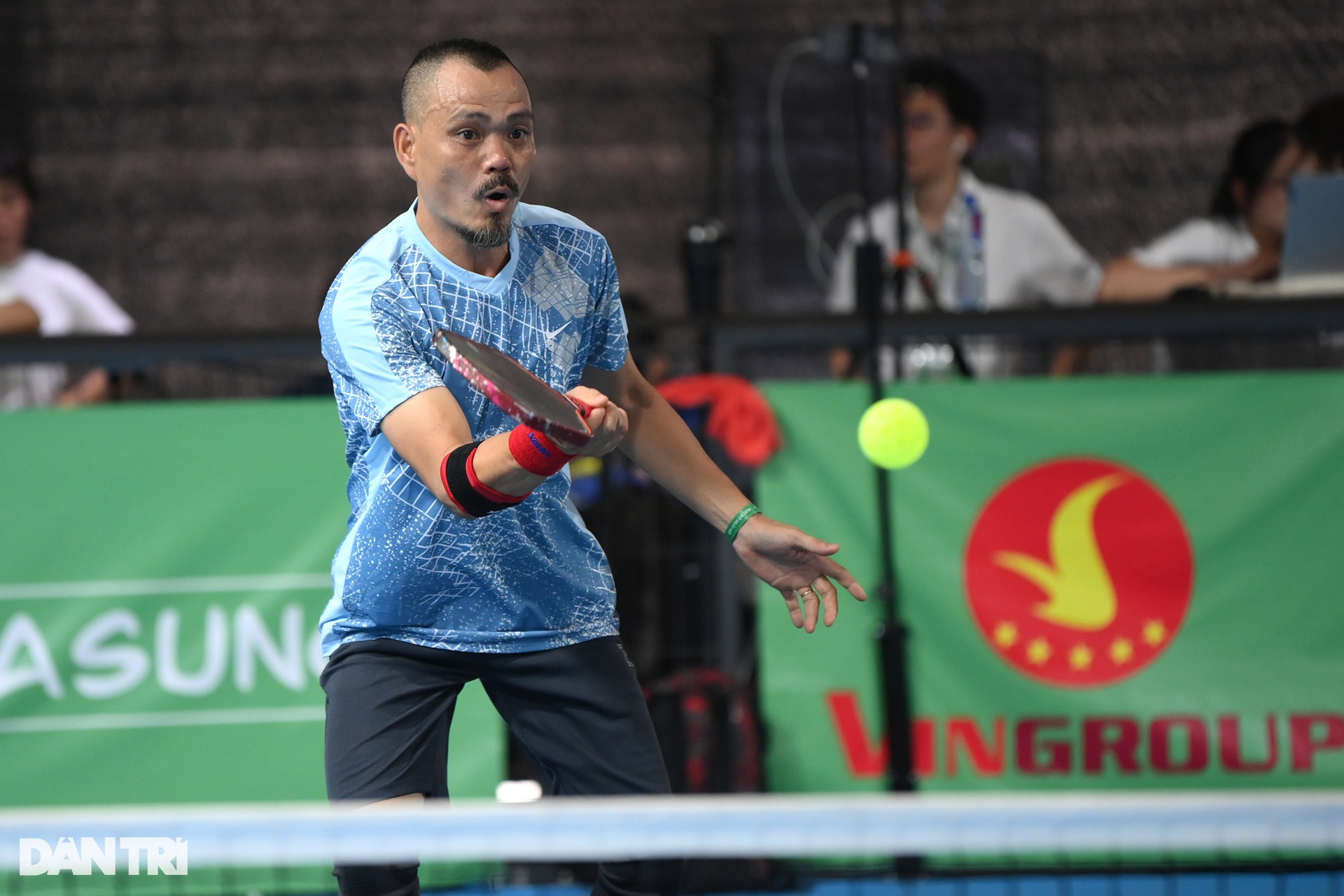 Cảm xúc ăn mừng thăng hoa, đôi công kịch tính trong giải pickleball Dân trí - 5