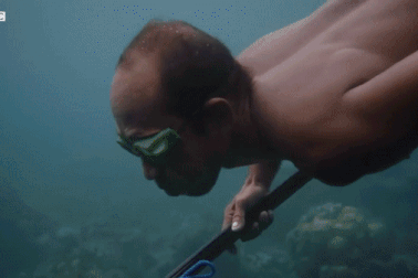 Bộ tộc "người cá" tự tiến hóa để nhịn thở, lặn sâu dưới biển 8 tiếng/ngày