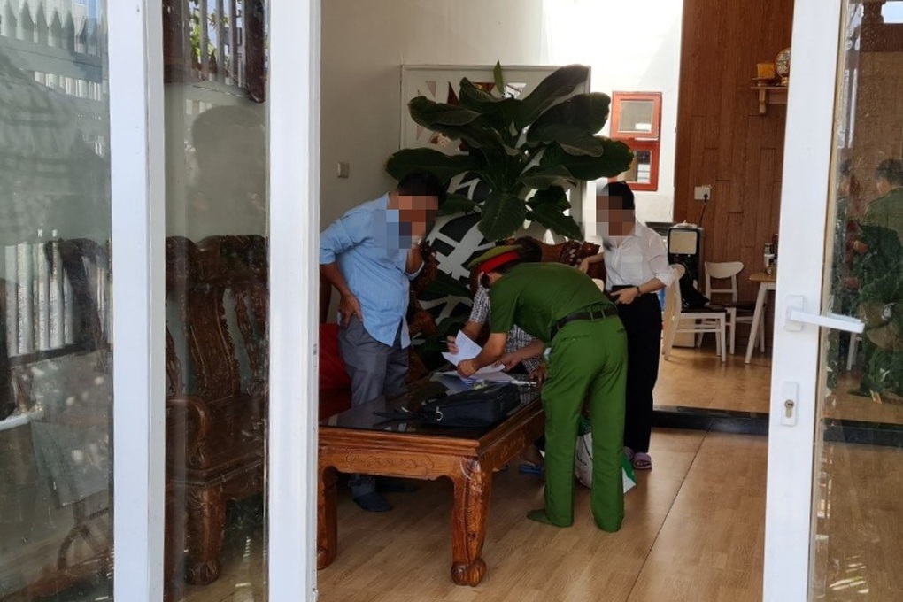 Bắt giam 2 cán bộ CDC Ninh Thuận liên quan Việt Á - 1 Bắt giam 2 cán bộ CDC Ninh Thuận liên quan Việt Á - 1