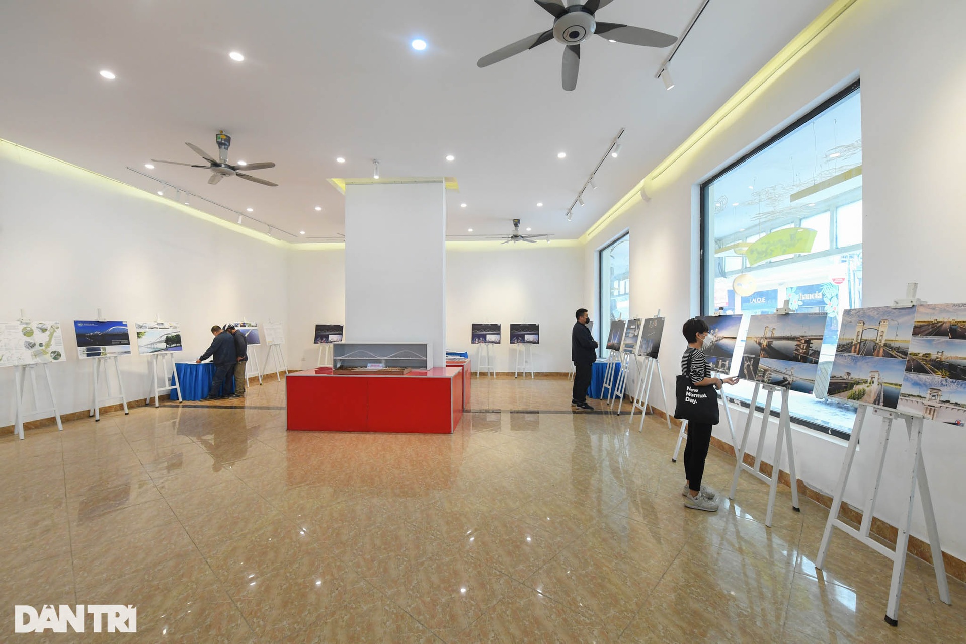 Cận cảnh các thiết kế kiến trúc cầu Trần Hưng Đạo đang trưng bày tại Hà Nội - 1 Cận cảnh các thiết kế kiến trúc cầu Trần Hưng Đạo đang trưng bày tại Hà Nội - 1