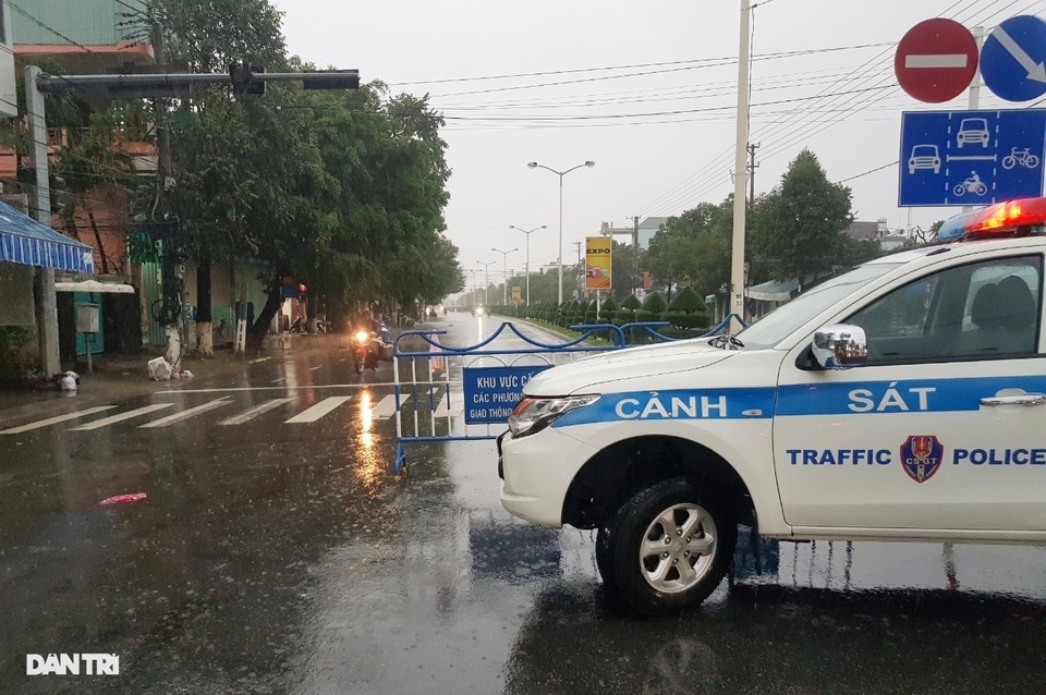 Nha Trang ngập nhiều nơi, bờ sông Cái sạt lở hở hàm ếch - 10 Nha Trang ngập nhiều nơi, bờ sông Cái sạt lở hở hàm ếch - 10