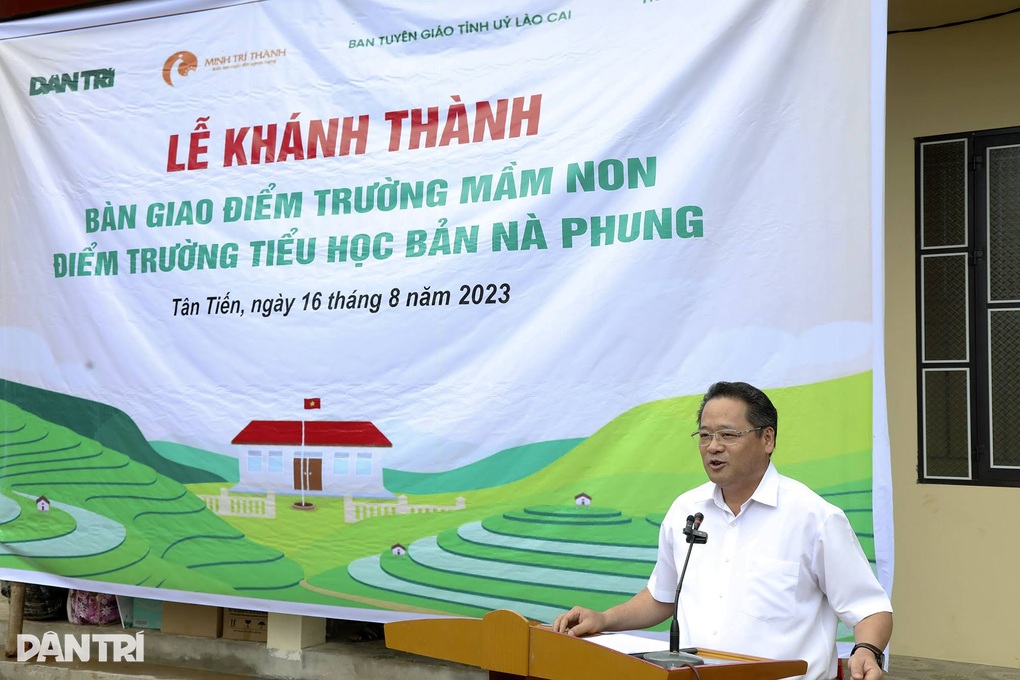 Khánh thành điểm trường Dân trí, chắp cánh ước mơ học sinh bản Nà Phung - 3 Khánh thành điểm trường Dân trí, chắp cánh ước mơ học sinh bản Nà Phung - 3
