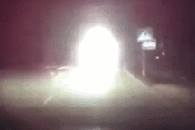 Tài xế gây tai nạn vì bị đèn pha của xe đi ngược chiều soi "mù mắt"