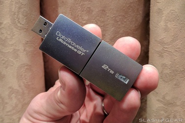 USB có dung lượng "khủng" 2TB chính thức ra mắt tại CES 2017