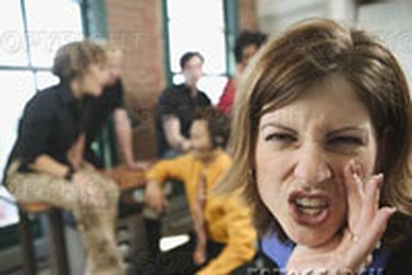 Phái nữ và những hành động ngớ ngẩn ở công sở