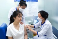 Nhu cầu tiêm vaccine sốt xuất huyết tăng cao cuối năm