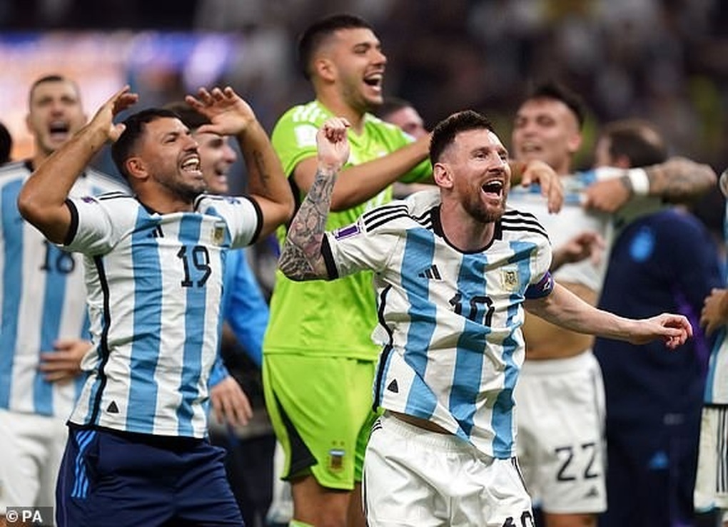 Cảm xúc vỡ òa của Messi và Argentina trong ngày vô địch World Cup - 13 Cảm xúc vỡ òa của Messi và Argentina trong ngày vô địch World Cup - 13