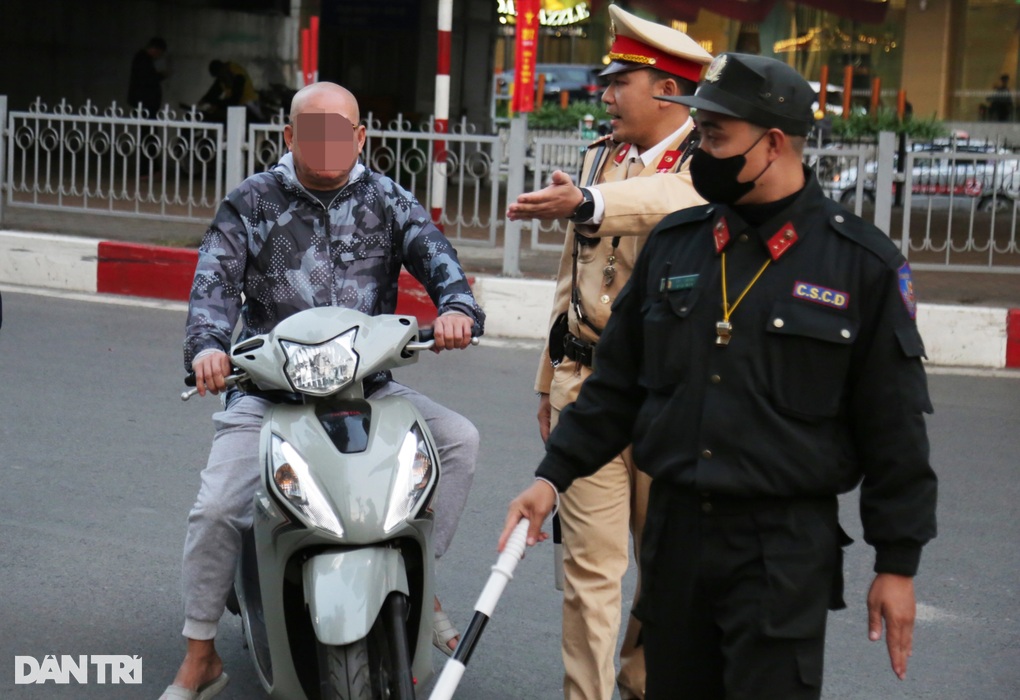 Hà Nội: Theo chân tổ công tác đặc biệt xử lý học sinh vi phạm - 1 Hà Nội: Theo chân tổ công tác đặc biệt xử lý học sinh vi phạm - 1