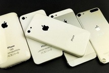 Cận cảnh lớp vỏ nhựa của iPhone giá rẻ