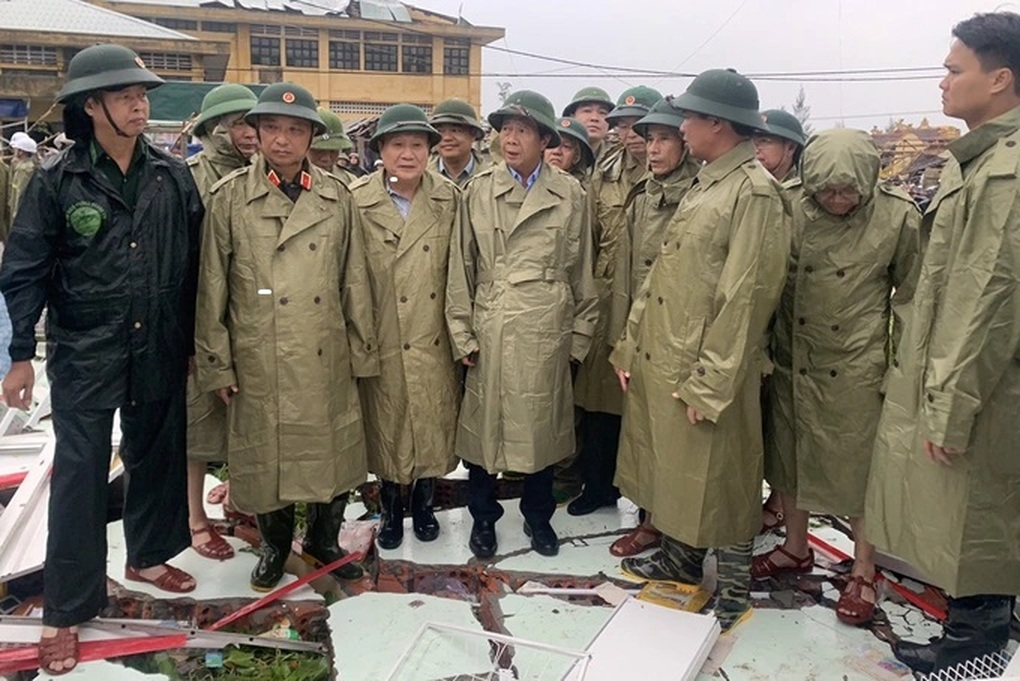Phó Thủ tướng: Cần tận dụng từng chút thời gian trước khi bão vào - 3 Phó Thủ tướng: Cần tận dụng từng chút thời gian trước khi bão vào - 3