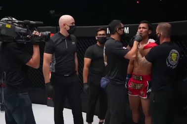 Võ sĩ Thái Lan gây chấn động khi đánh bại huyền thoại Kickboxing người Ý