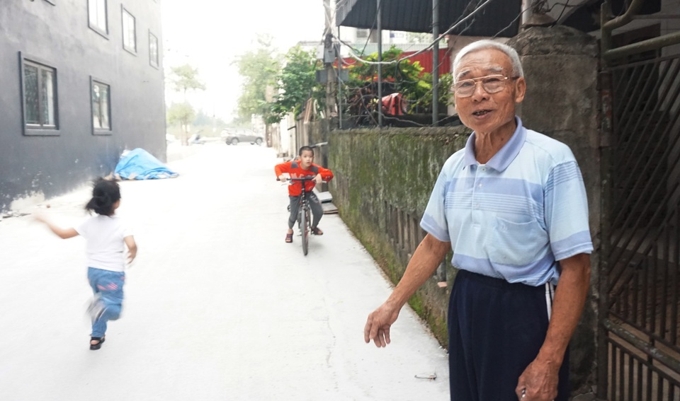 Đòi được đường sau phản ánh của Báo Dân trí, người dân hân hoan vui sướng - 2 Đòi được đường sau phản ánh của Báo Dân trí, người dân hân hoan vui sướng - 2