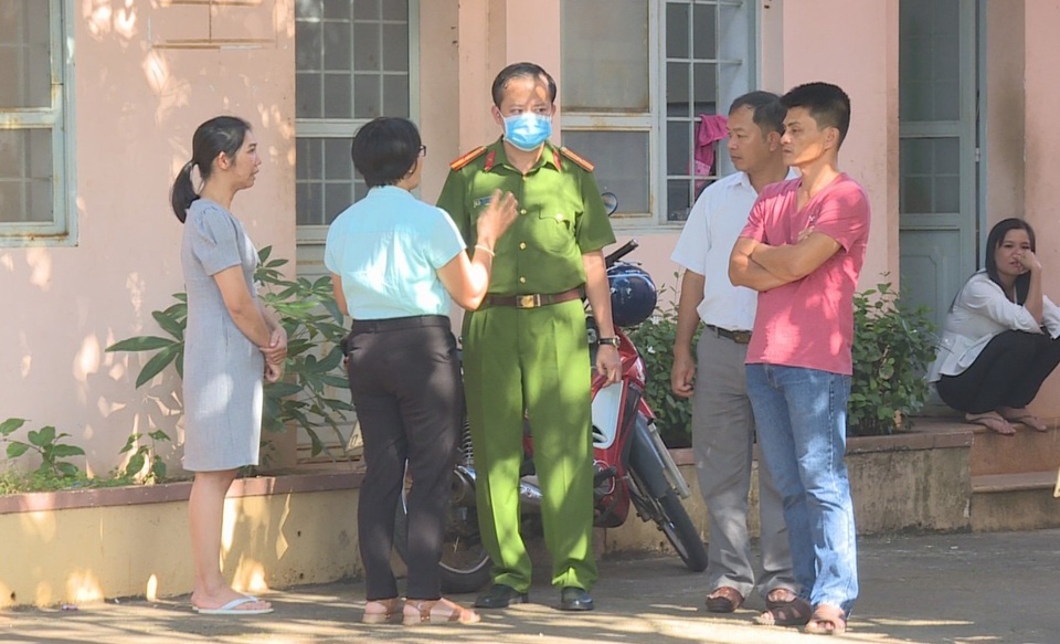 Cán bộ phường tử vong tại sân ủy ban - 2 Cán bộ phường tử vong tại sân ủy ban - 2
