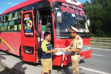 Xử phạt hơn 50 xe khách vi phạm trong dịp nghỉ lễ