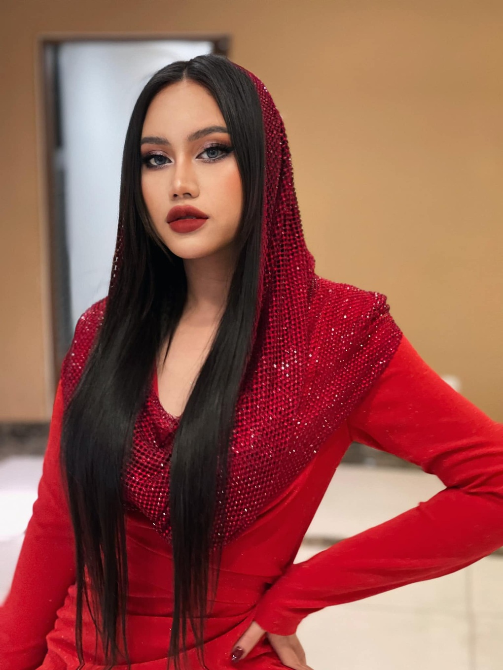 Sofia lên tiếng vụ dừng biểu diễn, bật khóc vì khán giả miệt thị ngoại hình - 1 Sofia lên tiếng vụ dừng biểu diễn, bật khóc vì khán giả miệt thị ngoại hình - 1