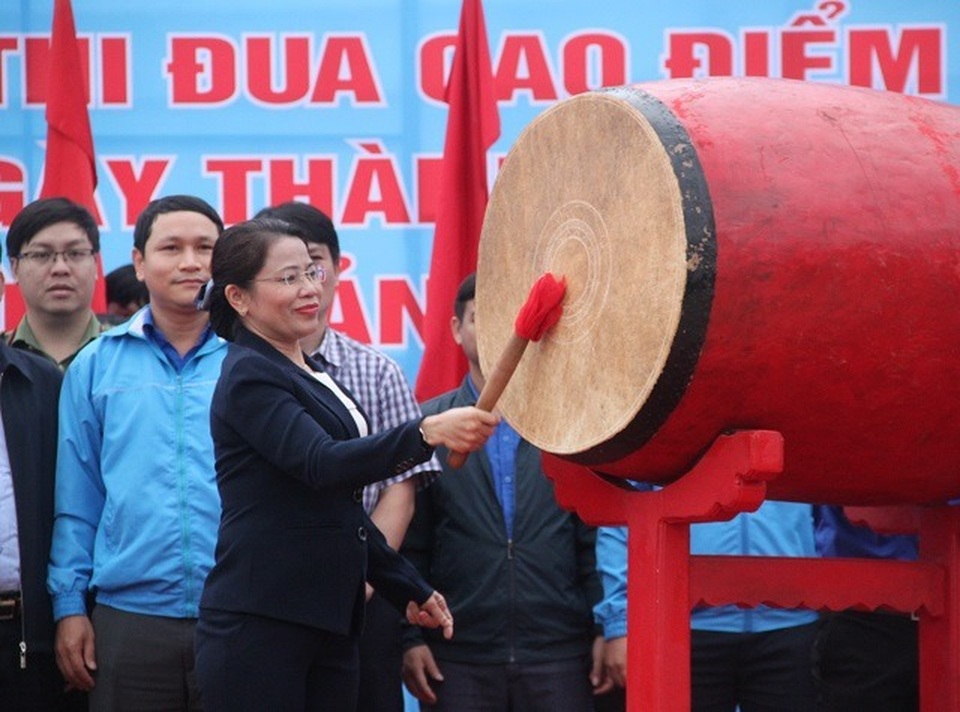 Tuổi trẻ Bình Định mở đợt cao điểm 90 ngày thi đua làm nghìn việc tốt - 1 Tuổi trẻ Bình Định mở đợt cao điểm 90 ngày thi đua làm nghìn việc tốt - 1