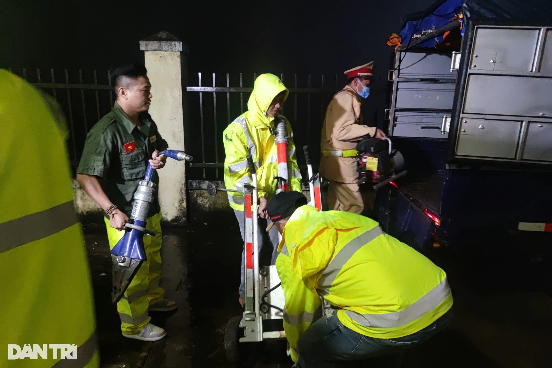 Đội SOS trên cung đường đèo tử thần ở Kon Tum - 5 Đội SOS trên cung đường đèo tử thần ở Kon Tum - 5