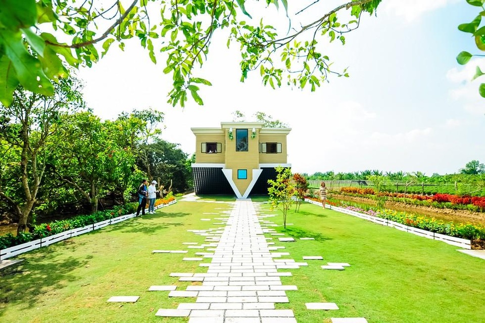 Tận mắt nhà chổng ngược độc nhất vô nhị giá 800 triệu đồng ở miền Tây - 6 Tận mắt nhà chổng ngược độc nhất vô nhị giá 800 triệu đồng ở miền Tây - 6