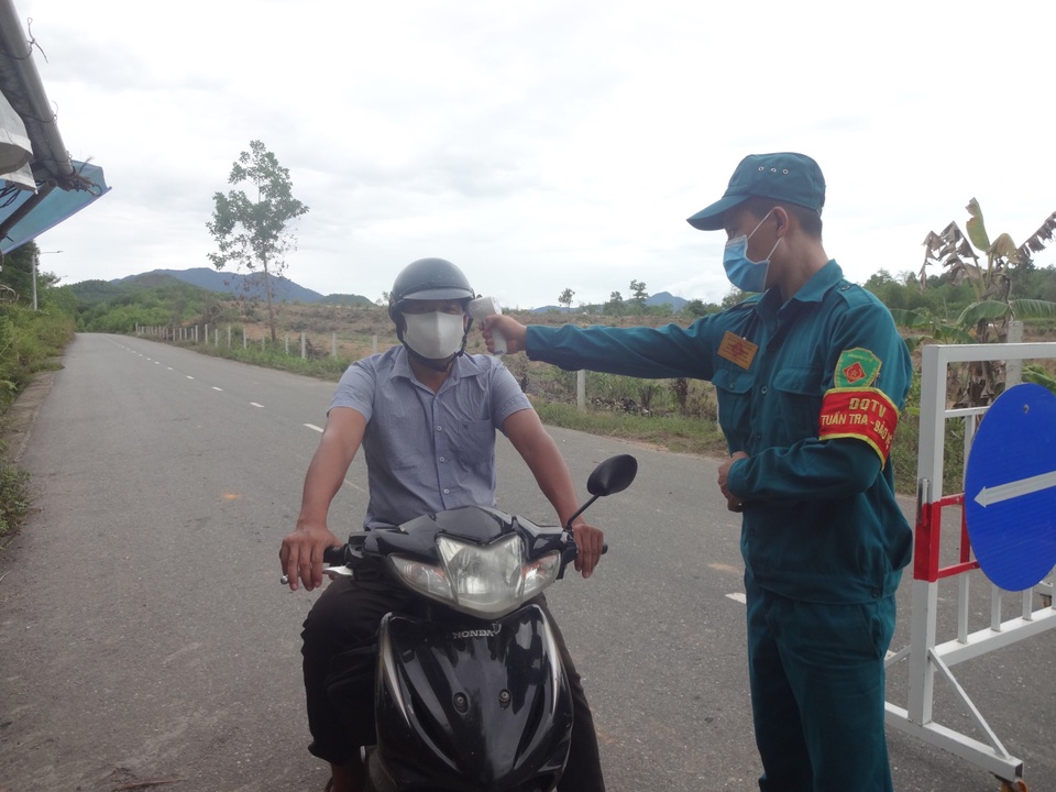 Đà Nẵng: Thanh niên xung kích ra quân chống “giặc” Covid-19 - 2 Đà Nẵng: Thanh niên xung kích ra quân chống “giặc” Covid-19 - 2