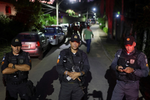 Cựu nghị sĩ Brazil tấn công cảnh sát bằng lựu đạn