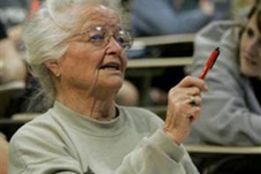 Cử nhân đại học 90 tuổi