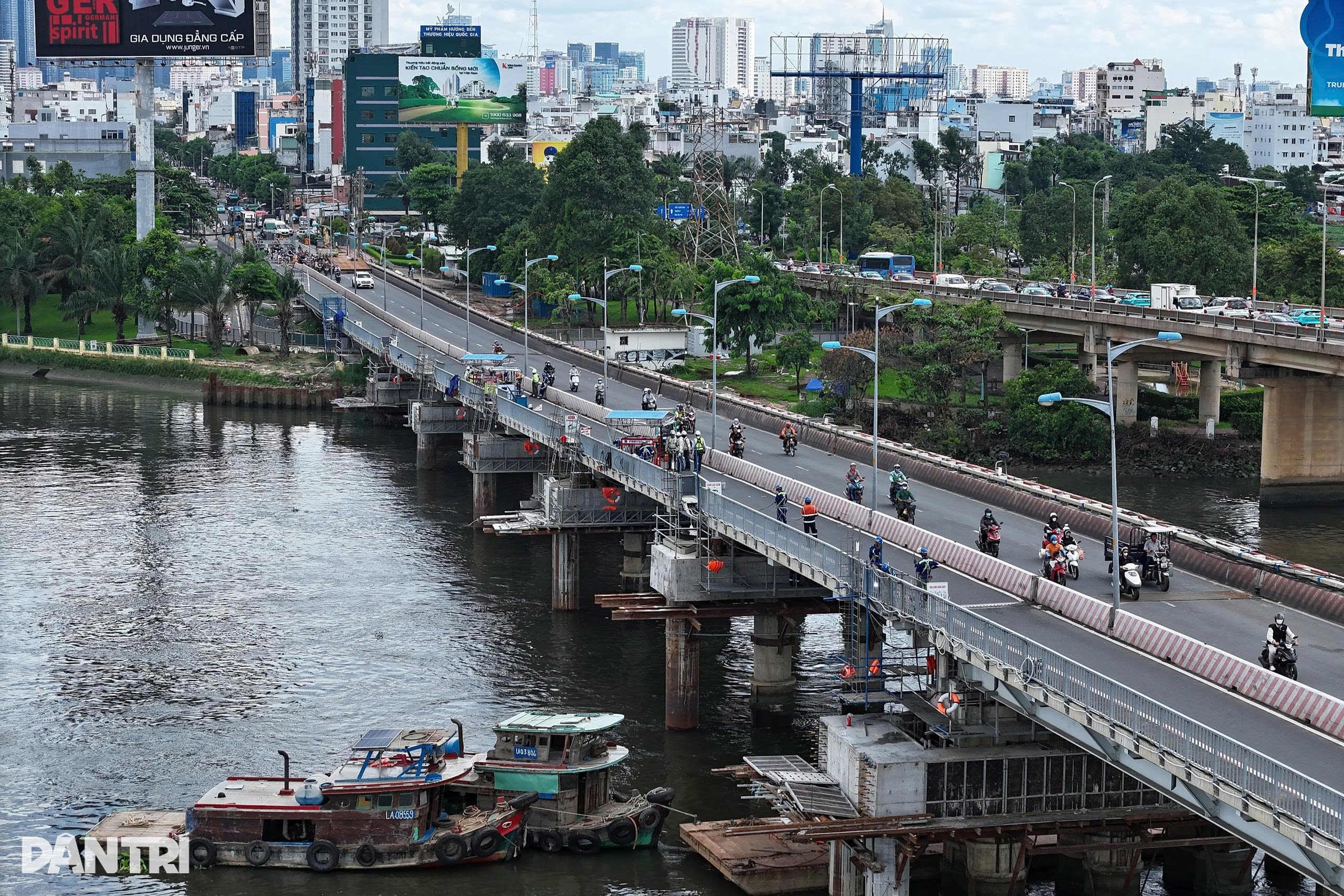 Cận cảnh thần đèn nâng tĩnh không cầu Bình Triệu 1 ở TPHCM - 15