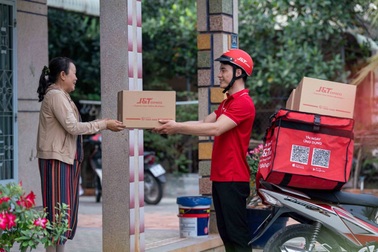 J&T Express Việt Nam tặng hơn 10 cây vàng PNJ cho khách hàng