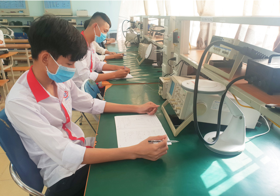 Đưa NLĐ trở lại thị trường việc làm: Cần triển khai nhiều giải pháp - 2 Đưa NLĐ trở lại thị trường việc làm: Cần triển khai nhiều giải pháp - 2