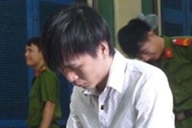 Đâm gái mại dâm gần 20 nhát dao để cướp vàng