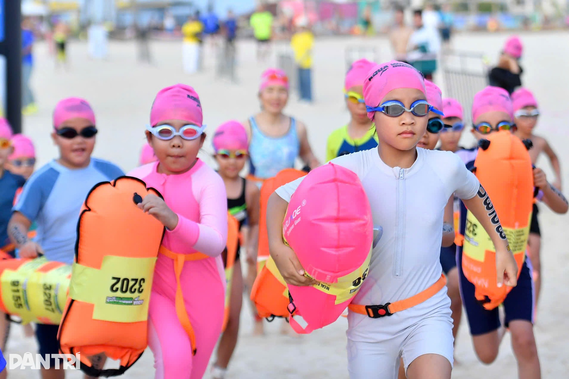 Các VĐV nhí bùng nổ trên đường bơi, chạy mở màn Aqua Warriors Quảng Trị - 5 Các VĐV nhí bùng nổ trên đường bơi, chạy mở màn Aqua Warriors Quảng Trị - 5
