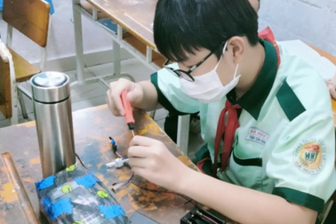 TPHCM: Học sinh lớp 7 làm bài kiểm tra 6 môn trực tuyến