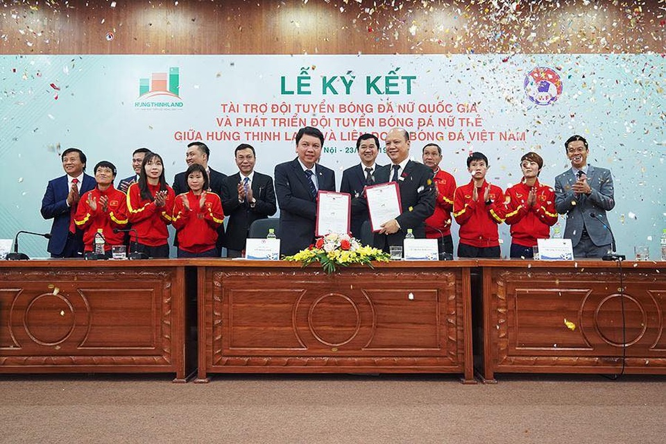 Hưng Thịnh Land tài trợ 100 tỷ đồng cho Đội tuyển bóng đá nữ Quốc gia và Phát triển Đội tuyển nữ trẻ hướng đến World Cup - 1 Hưng Thịnh Land tài trợ 100 tỷ đồng cho Đội tuyển bóng đá nữ Quốc gia và Phát triển Đội tuyển nữ trẻ hướng đến World Cup - 1