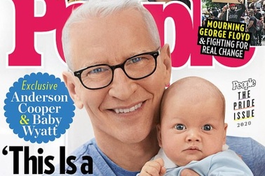 MC đồng tính tâm sự về trải nghiệm làm cha ở tuổi 53