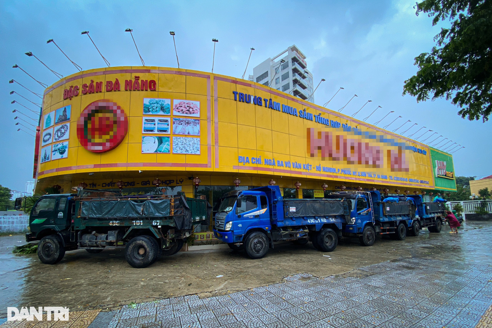 Người Đà Nẵng thuê xe container chặn trước cửa để chống bão số 4 - 10 Người Đà Nẵng thuê xe container chặn trước cửa để chống bão số 4 - 10