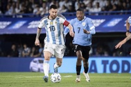Messi khiến HLV Brazil lo ngại trước trận Siêu kinh điển Nam Mỹ