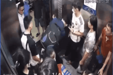 Người đàn ông suýt bị thang máy chung cư HH Linh Đàm "nuốt chửng"