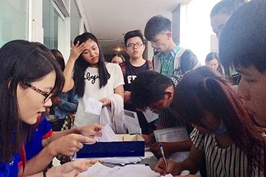 Thấp thỏm vì điểm xét tuyển tăng từng ngày