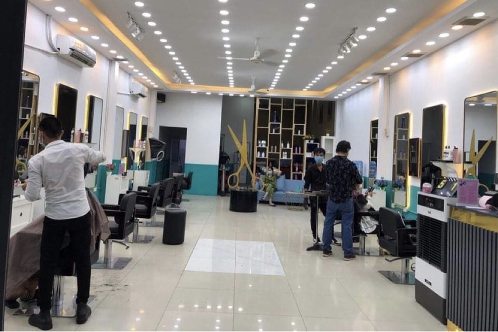 Cửa hàng làm tóc ở TPHCM kín lịch 2 tuần khi vừa thông báo mở cửa - 2 Cửa hàng làm tóc ở TPHCM kín lịch 2 tuần khi vừa thông báo mở cửa - 2