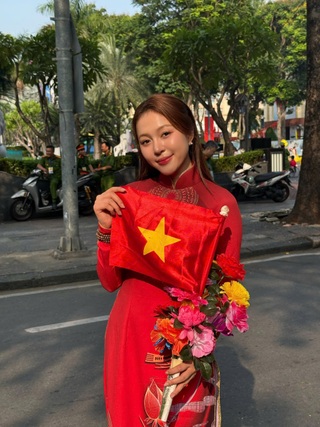 Dàn hoa hậu, nghệ sĩ thức trắng đêm vẫn rạng rỡ tham gia diễu binh 30/4 - 8