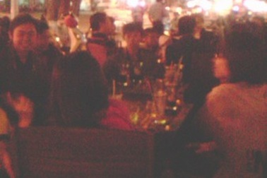 Kín quán vỉa hè, “cháy” phòng karaoke đêm Valentine