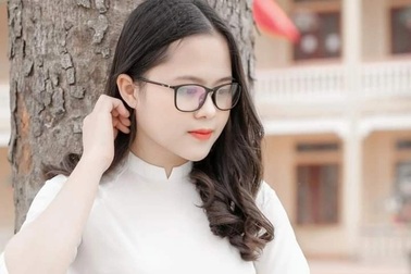 Lộ diện 2 nữ thủ khoa sư phạm Văn xinh đẹp đạt 31,25 điểm đầu vào