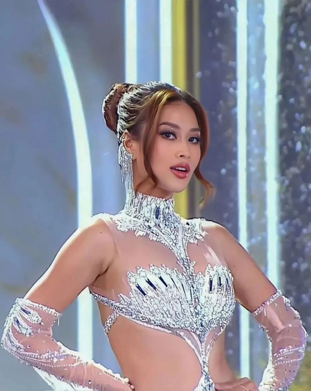 Mãn nhãn với phần trình diễn bùng nổ, gợi cảm của Thiên Ân tại bán kết - 3 Mãn nhãn với phần trình diễn bùng nổ, gợi cảm của Thiên Ân tại bán kết - 3